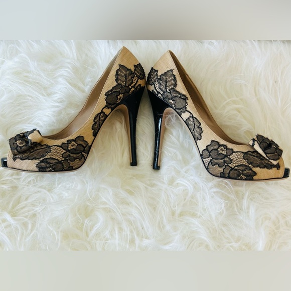 VALENTINO STUNNING CREAM & BLACK LACE & FABRIC HIGH HEEL PUMPS. PEEP TOE - Picture 9 of 16